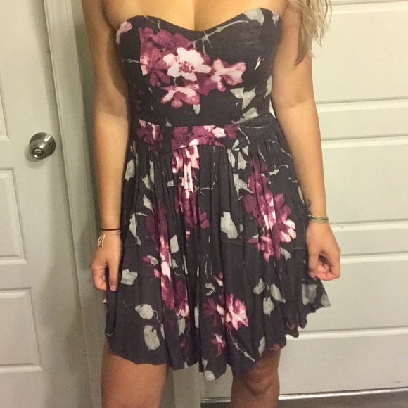 Urban Outfitters Dresses & Skirts - UO Kimchi Blue Sweetheart Neckline Dress